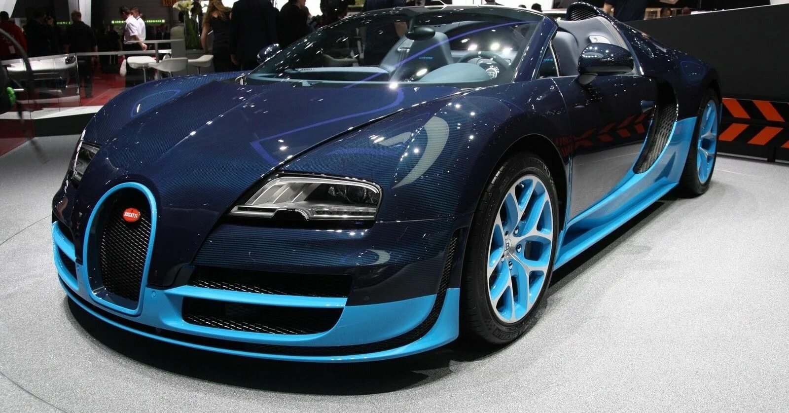 Страна производства бугатти. Бугатти вейрон 2014. Bugatti veyron bleu centenaire. Бугатти концерн. Bugatti veyron 2009.