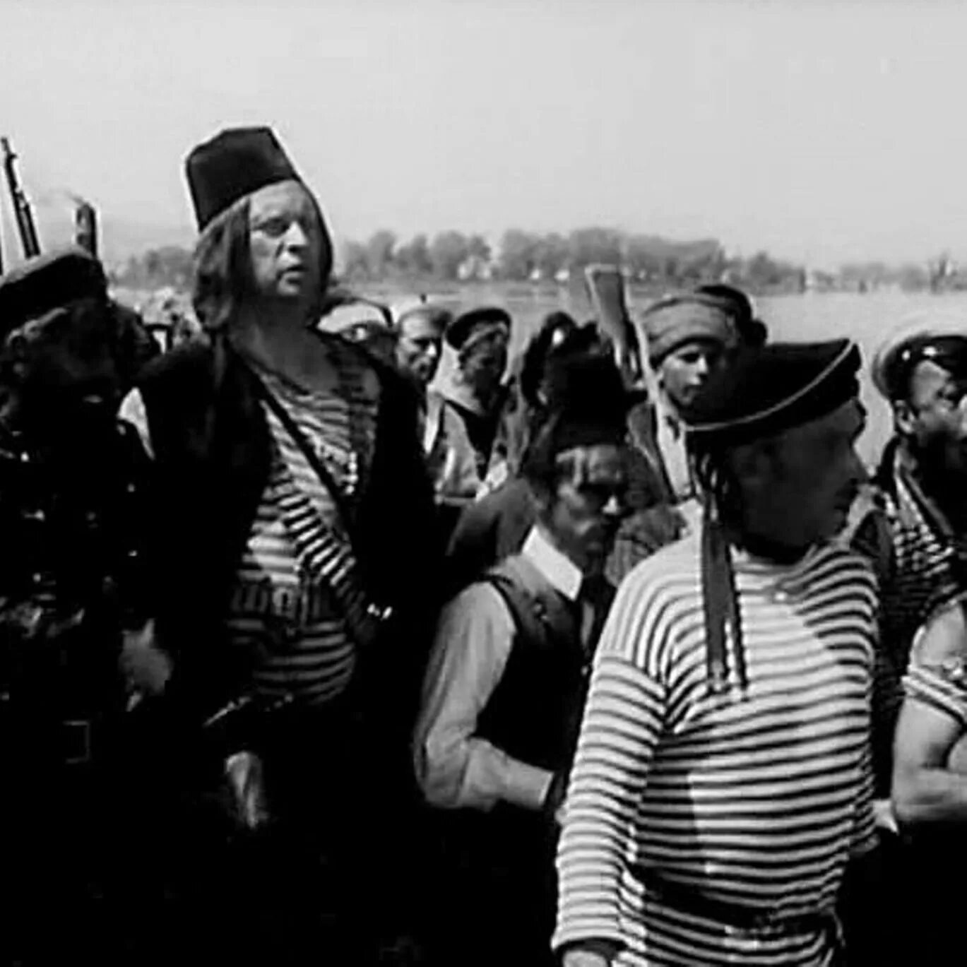 Фильм оптимистическая трагедия анархисты. Александр пархоменко фильм 1942. Мы анархисты народ веселый. Мы анархисты народ веселый. Гимн анархистов.