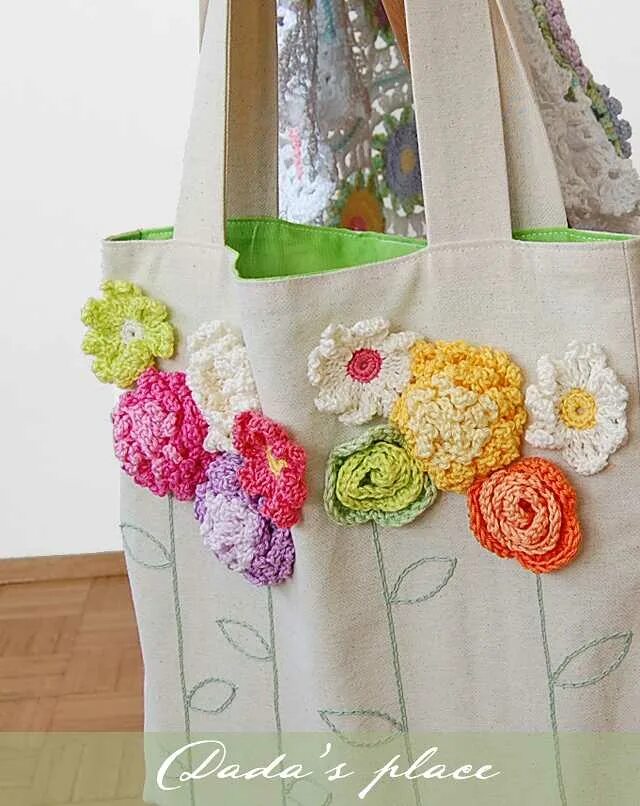 Декор сумки. Летние сумки. Украшение для сумки. Сумка из вязаных цветов.