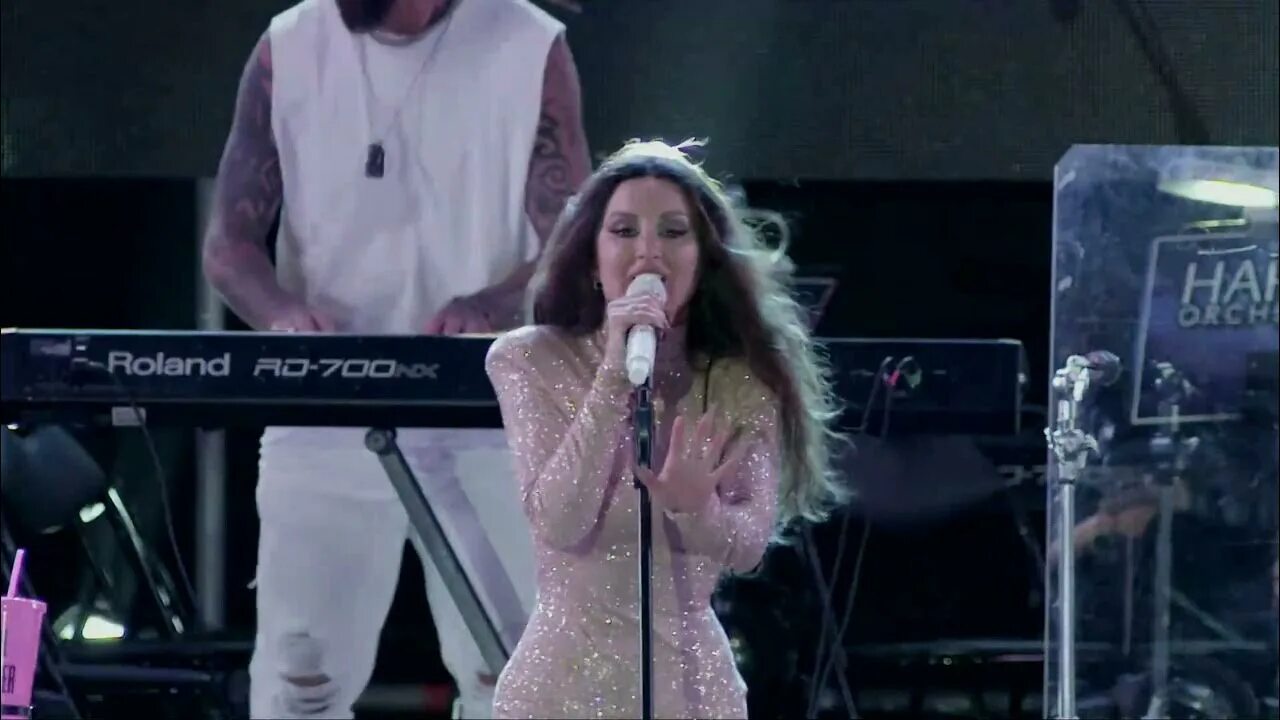 Лиона чувствую песня. Вайя кон диос солистка. Севиль асти. Новые артик и асти севиль. Лиона чувствую песня.