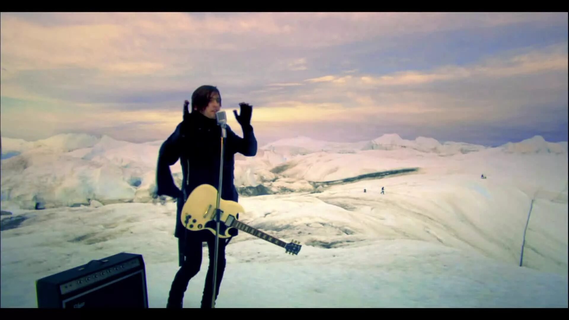 Клип second. Джаред лето beautiful Lie. 30 Seconds to Mars beautiful Lie. 30 Second to Mars a beautiful Life. Джаред лето клип льды.