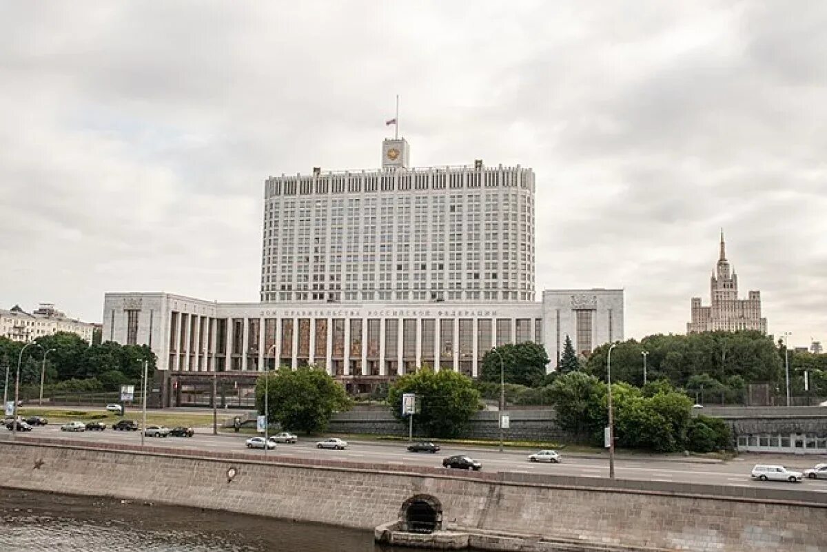 Здание правительства россии в москве фото В названия министерств добавят слово "народный"