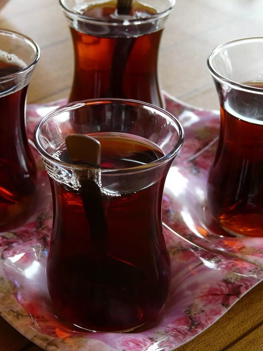 3 2 стакана чая. Турецкий чай. Чайные стаканы. Бокал для чая. Турецкие стаканы для чая.