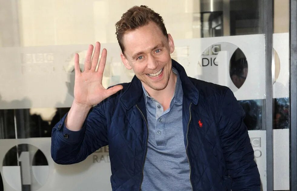 Локи актер том хиддлстон. Tom hiddleston. Том хиддлстон фото. Фильмография тома хиддлстона. Фото тома хиддлстона.