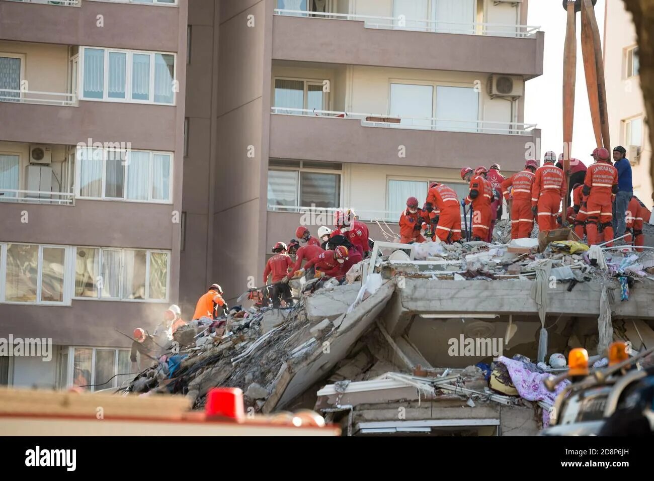 Здания после землетрясения. Турция землетрясение сейчас. Турция после землетрясения. Землетрясение 03.04