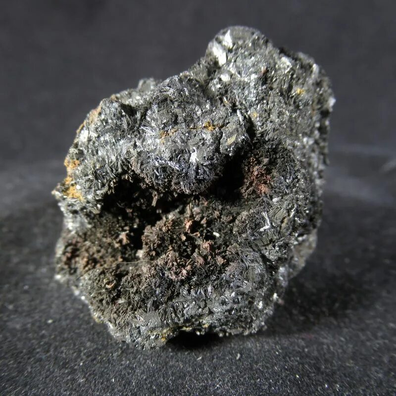 Пиролюзит минерал. Пиролюзит mno2. Пиролюзит (минерал марганца). Пиролюзит сингония.