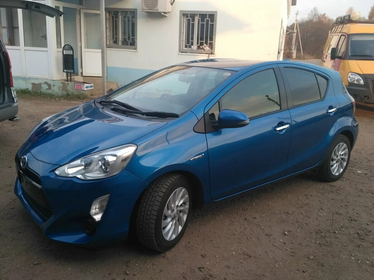 Toyota aqua 2018 колеса. Bvlgari aqua коричневый. Литые диски тойота аква. Аква синий. Аква синий.