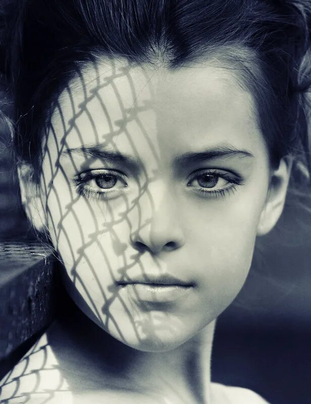 интересные лица. фотосъемка с масками гобо. эффект габо. маски гобо фотосессия. эффект габо.