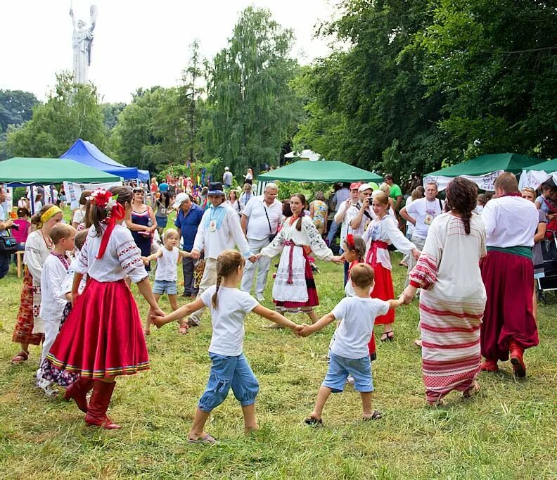 Хоровод народных игр