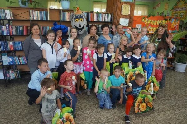 Горно алтайск гардинка. Библиотека Гардинка Горно-Алтайск. Горно Алтайский детский дом. Детская библиотека Горно-Алтайск. Фото детей алтайцев в школе начальная школа.