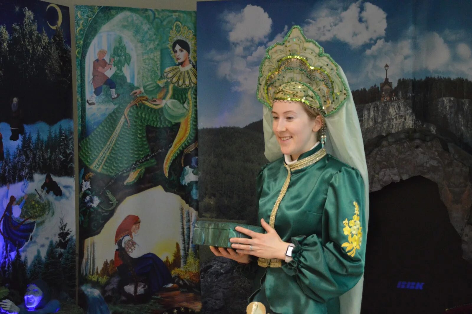 Бажов сказы хозяйка медной горы. Сказы бажова хозяйка медной горы. Хозяйка горы герой. Бажов малахитовая шкатулка хозяйка медной горы. Хозяйка медной горы бажов.
