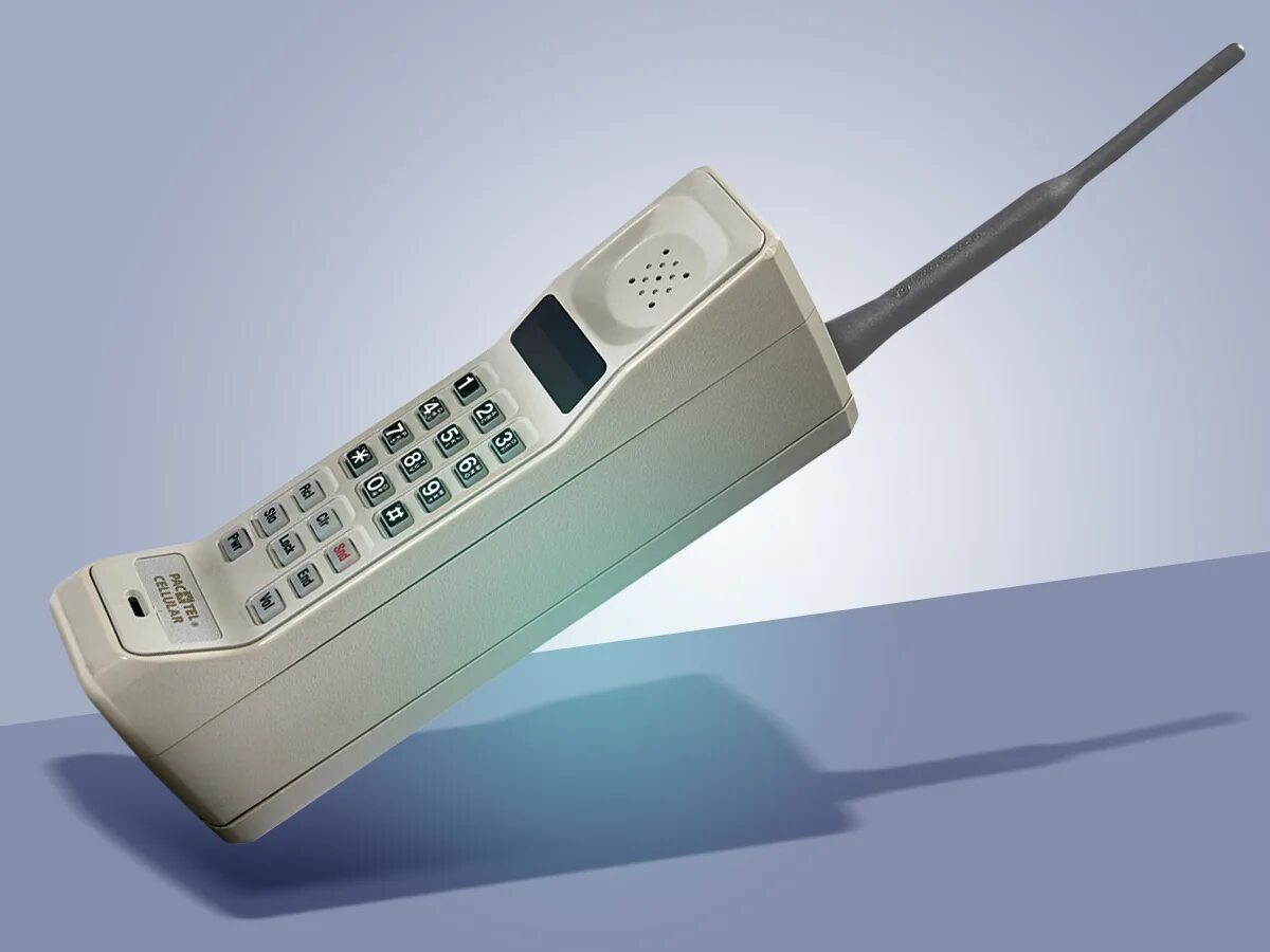 S phone one. Motorola DYNATAC 8000x. Motorola DYNATAC 8000x 1983 год. Motorola DYNATAC 8000x, 1984. Первый телефон Motorola DYNATAC 8000x.