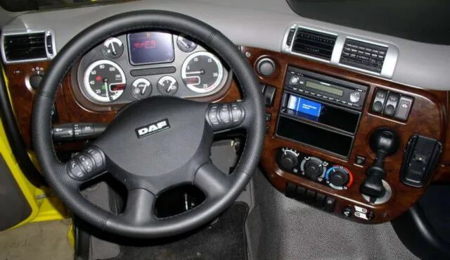 Панель daf. Панель даф 105. daf xf 105 салон. панель daf xf 105. daf xf 95 салон.