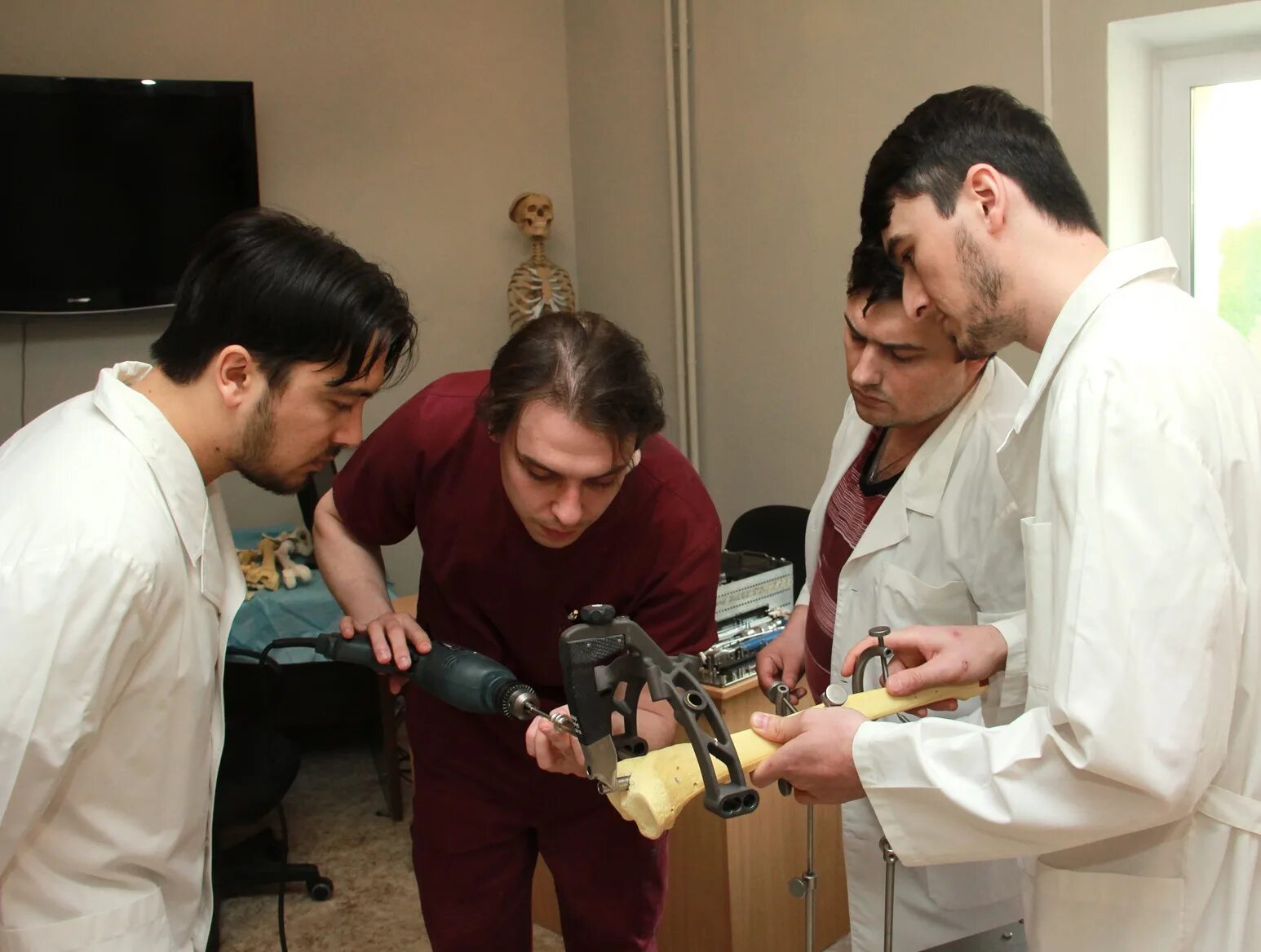 поликлиника травматология ортопедия. ул 9 мая красноярск на карте. травматология и ортопедия 9 мая 65. травматология и ортопедия 9 мая 65. моники операция травматология.