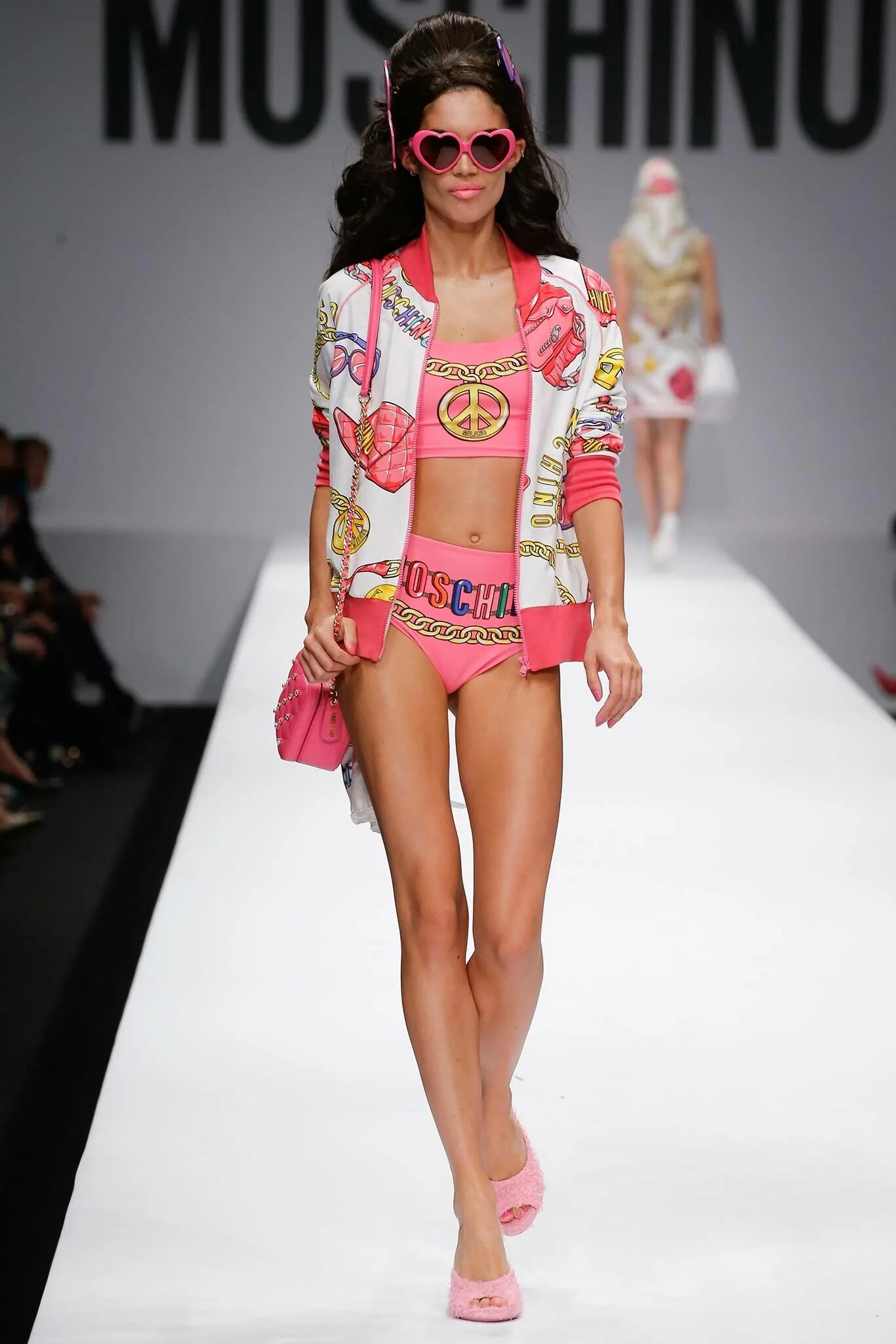 Moschino Spring 2015. Moschino 2005 collection. Подиум лето