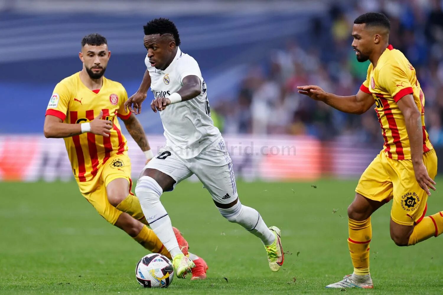 фол реал жирона. реал мадрид лас пальмас. фол реал жирона. реал мадрид против жирона. реал мадрид жирона.