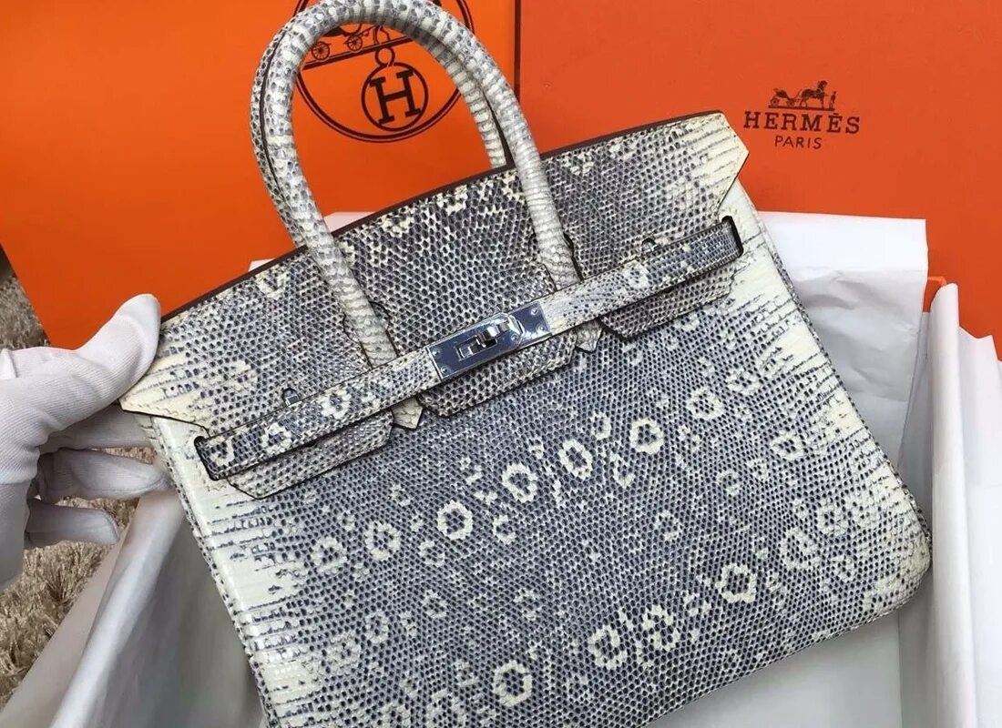 Hermes extremely slowed. Самые дорогие сумки hermes. самая дорогая сумка в мире биркин. hermes сумки покупки ящерица.