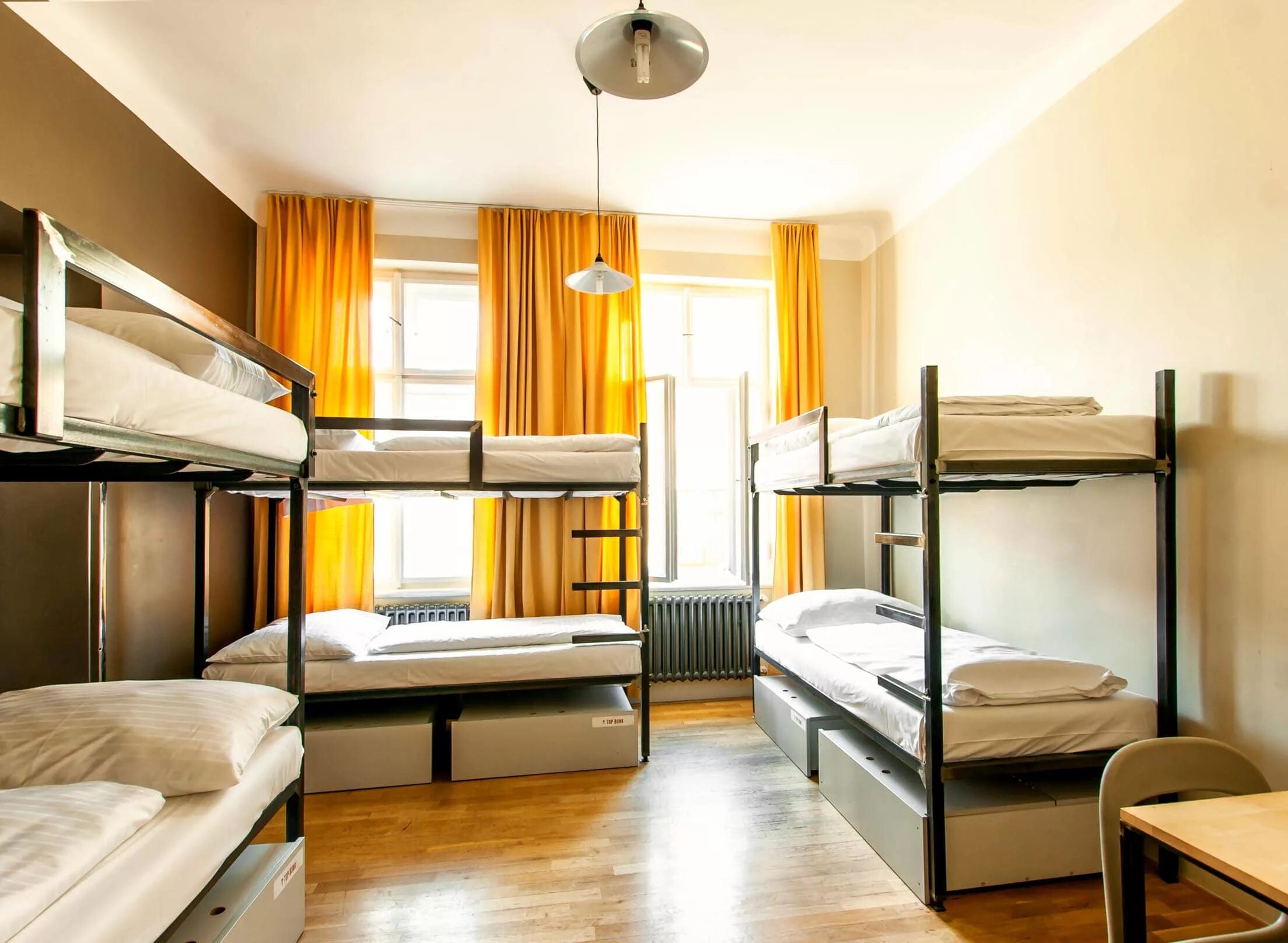 Комната бывшего общежития. Dormitory room (дормитори рум). комната в общежитии. хостел. комната в хостеле.