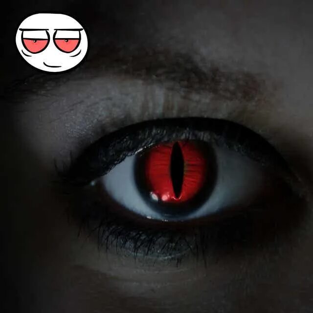 Devil eyes re hab. Девушка с красными зрачками. Глаза вампира.