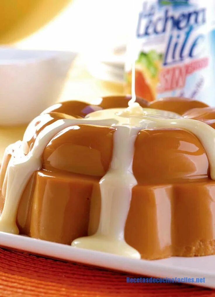 Caramel pudding карамельный пудинг. Карамель желе. Пудинг желе. Пудинг кастард. Пудинг кастард.