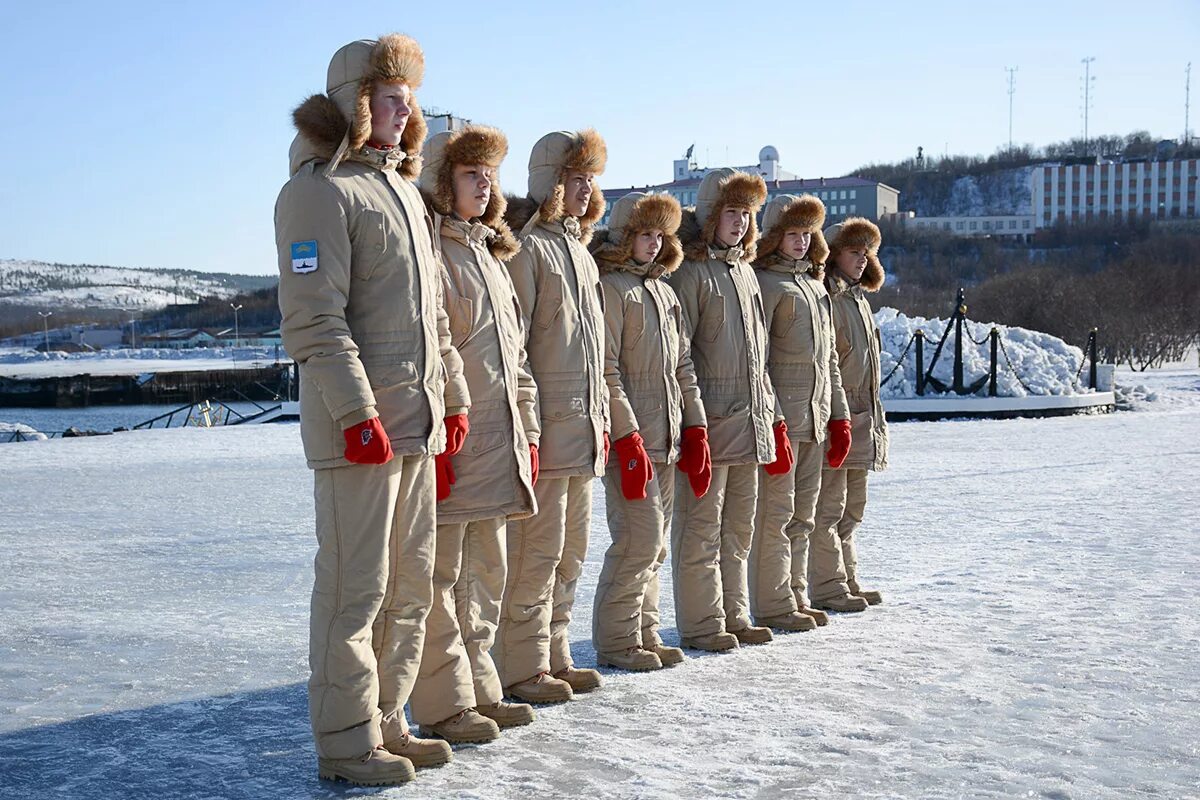 Женская форма морского флота. Женщины на флоте. День вмф североморск. Владимир гришечкин северный флот. Эконом маркет щелково кэмп.