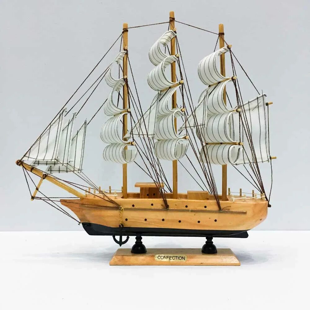 Деревянный корабль купить. Деревянный корабль. Парусник из дерева. Корабль сувенирный деревянный. Деревянные парусные корабли.