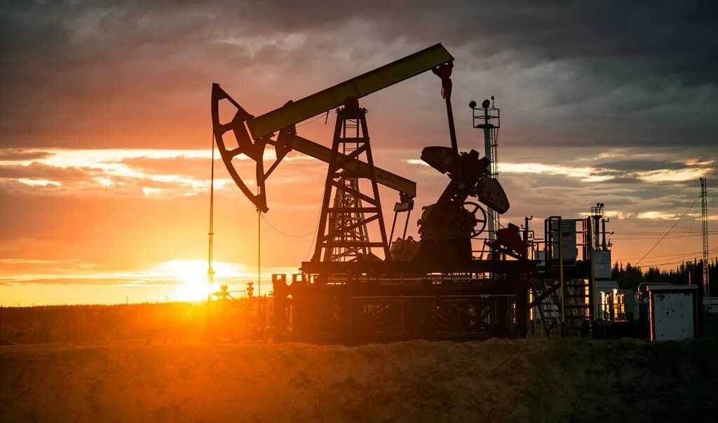 Добыча нефти отрасль. Добыча нефти усинск. республика коми нефтедобыча. добыча нефти в республике коми. нефтяная промышленность месторождения в республике коми.