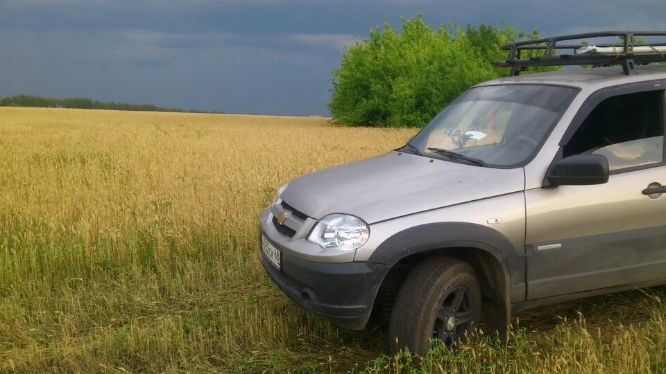 Купить ниву шевроле в тверской. Шевроле Нива Аустер. Шевроле Нива Аустер 1158. 2123 Аустер. Аустер цвет Шевроле Нива.