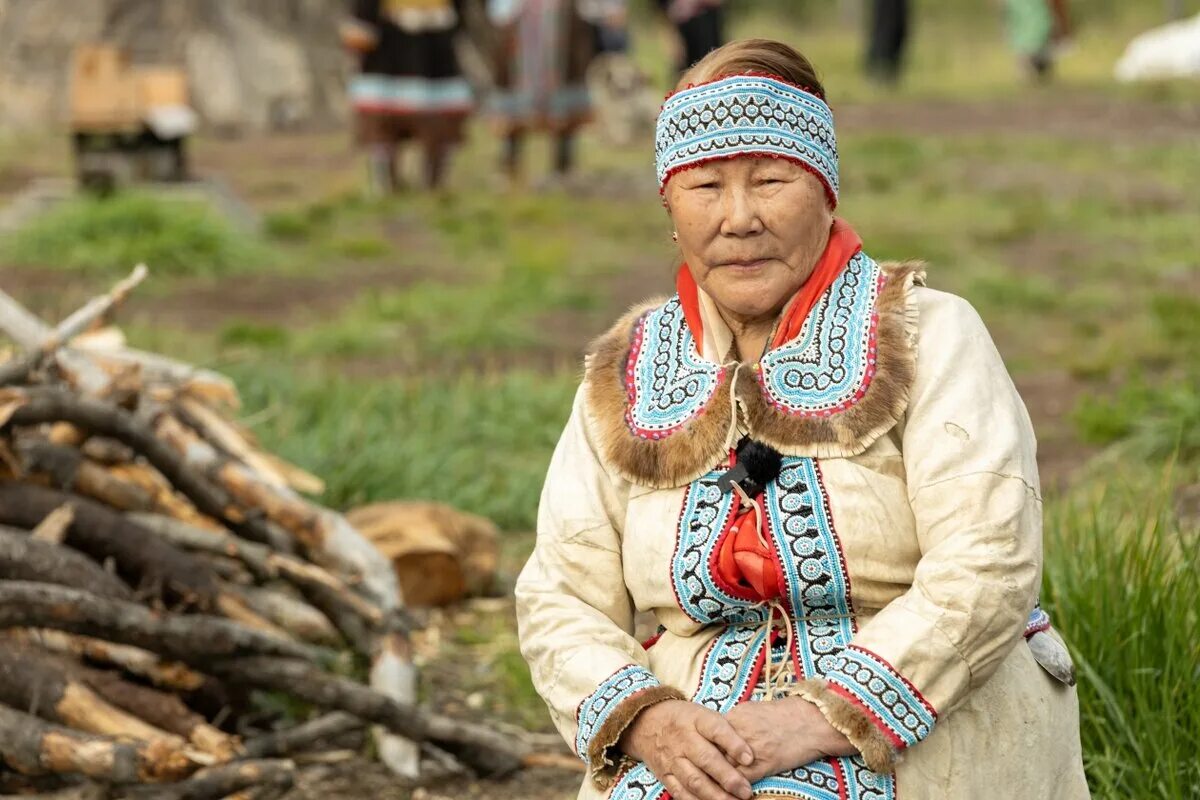 Крайнем северо востоке. Коренные народы. Фартуки коренных народов дальнего Востока. Жилеты коренных народов севера. День коренных народов севера.