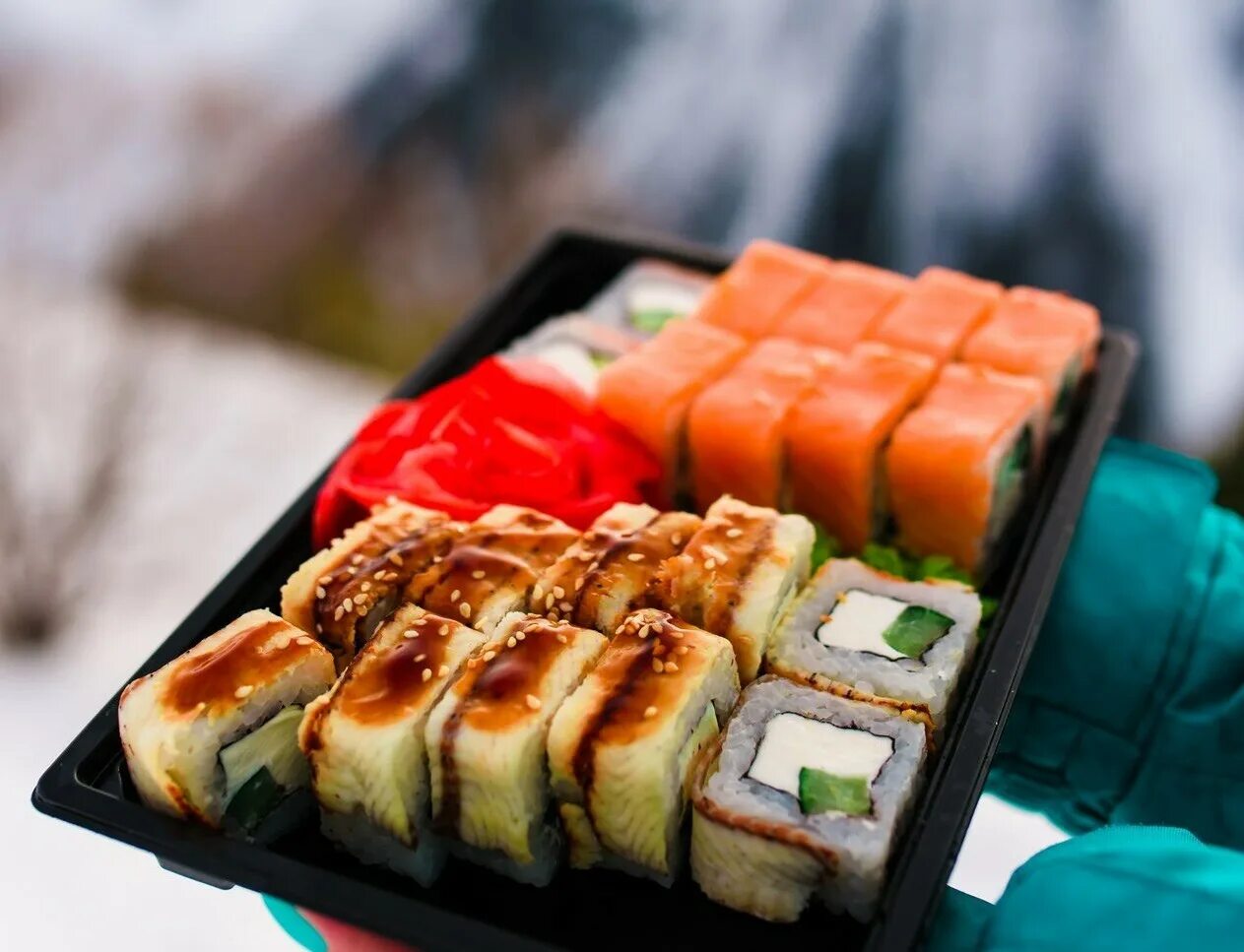 Суши и роллы. Сайт доставки роллов. Суши и роллы. Роллы фото. Сайт доставки роллов.