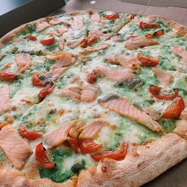 Додо пицца молодечно. Додо пицца цыпленок ранч. Пицца цыпленок ранч. Коробка додо пицца 2021. Пицца маргарита додо 25.