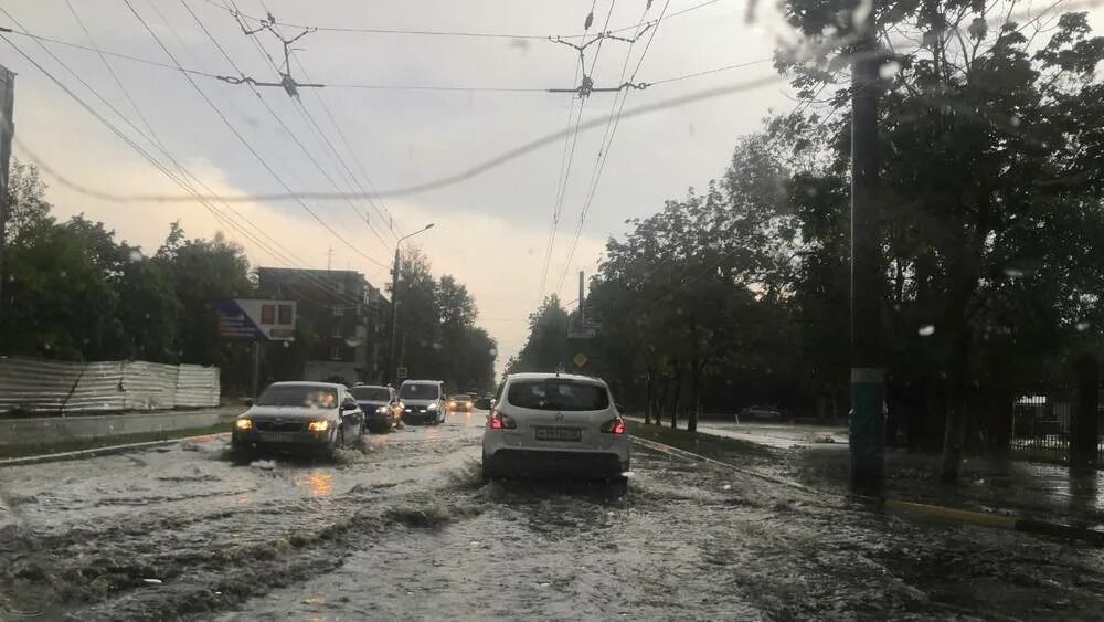 Помню застигнувшую нас в дороге грозу