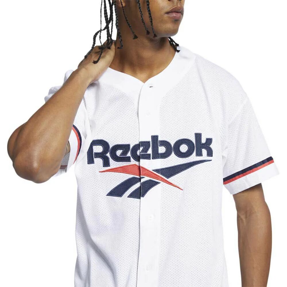 Бейсбольная футболка. Бейсбол футболка. Футболка бейсбольная мужская. Рубашка Reebok Classic.