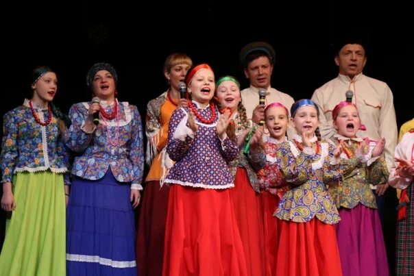 Фольклорный ансамбль жаворонки уинское. Музыкальный ансамбль жаворонок. Поздравление на с юбилеем 20 ансамбля жаворонушки. Музыкальный ансамбль жаворонок. Образцовый фольклорный ансамбль жаворонок.