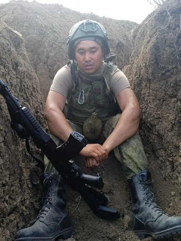 Позывной казах. Курманов арсен сергеевич. Альберт казах днр. Виталий зиненко цсн. Позывной казах.