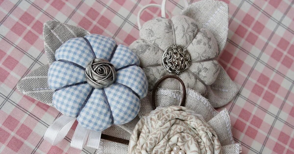 Сшить цветок из ткани. Мастер класс из ткани. Текстильные цветы. Мастер класс из ткани. Сшить цветок из ткани.