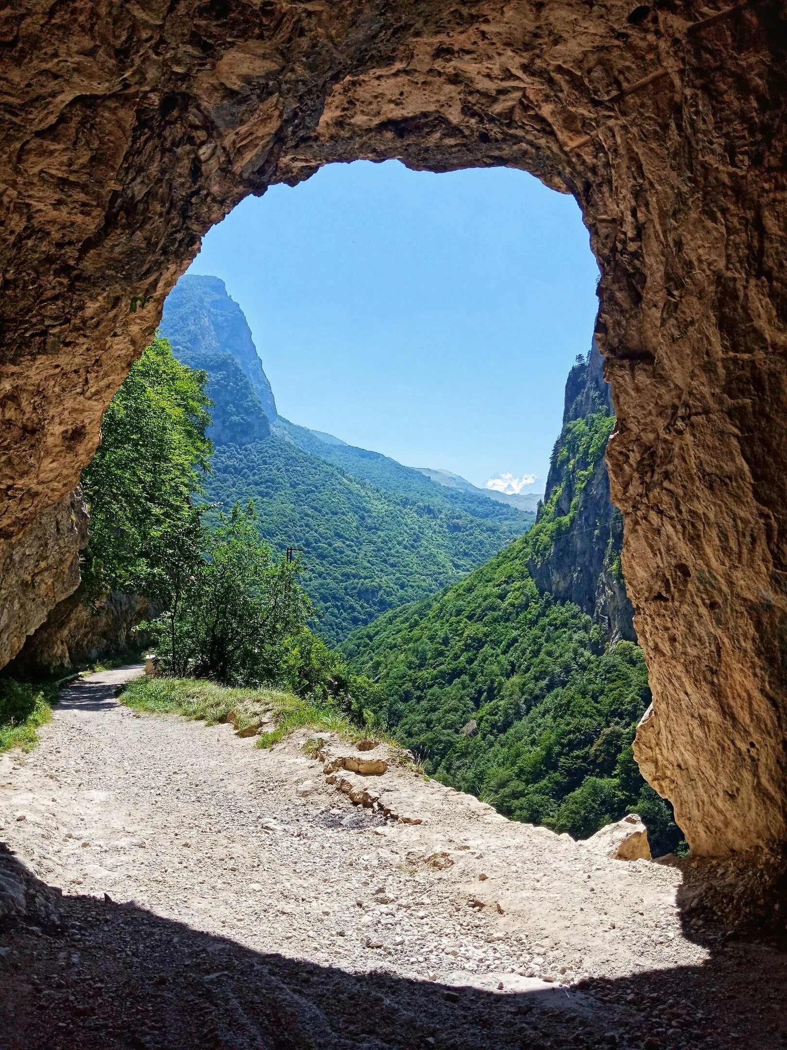 юпшарский каньон каменный мешок в абхазии. в поиске ущелий. чеченская республика аргунское ущелье. республика дагестан ущелье мост подвесной. река урух северная осетия.