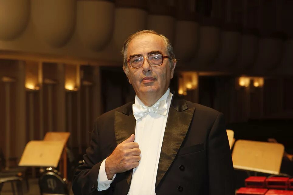 Антон дирижер. Станислав вольский дирижер. Андрей аниханов дирижер волгоград. Урюпин дирижер. Симфоническое кино дирижер антон шабуров.