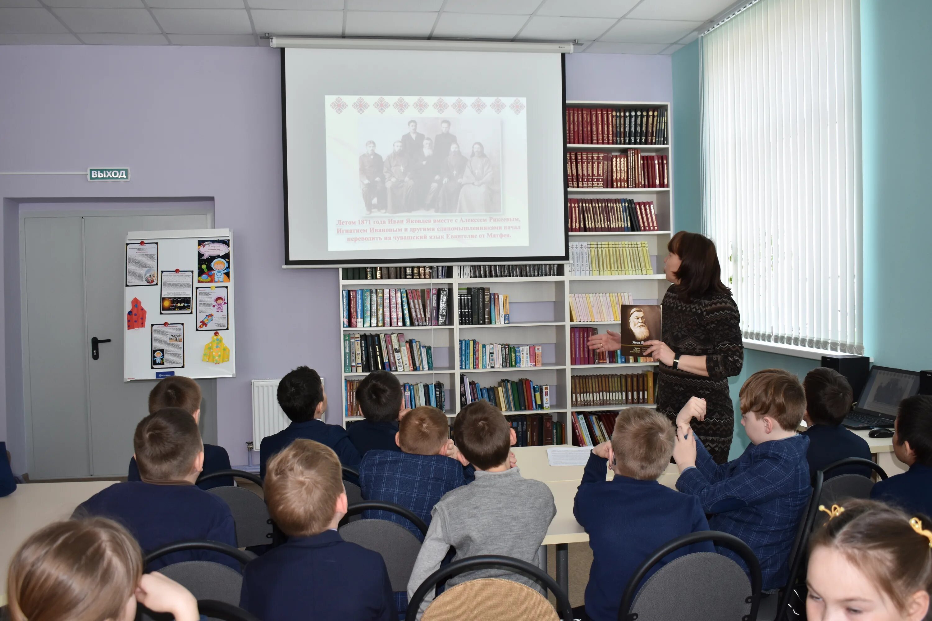 Моргаушская детская библиотека. Моргаушская центральная районная детская библиотека здание. Моргаушская детская библиотека. Моргаушская детская библиотека центр надежда. Моргаушская детская библиотека.