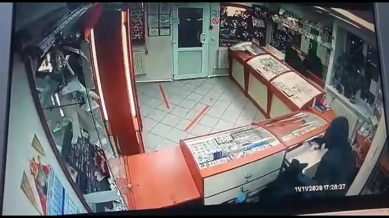 Ограбление ювелирного магазина. В кудрово задержали египтянин. В узловой ограбили. В узловой ограбили. Ограбление магазина в чулках.