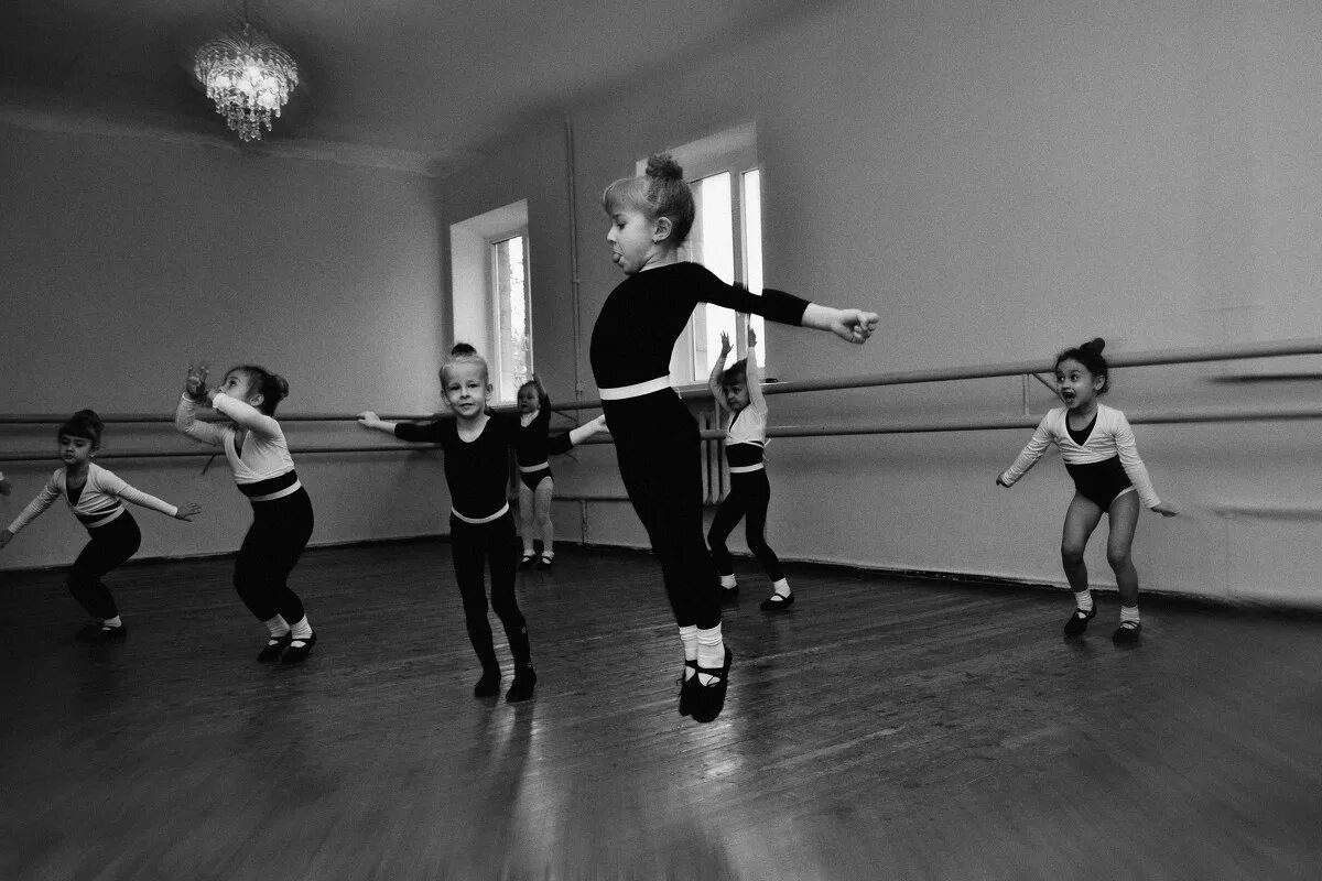 танцевальная аэробика для детей. спортивные танцы для детей. танцы для детей левый берег. танцы детей в детском саду. танцы для детей левый берег.