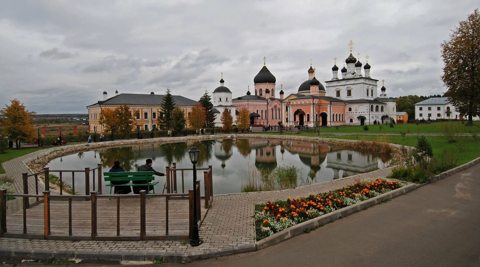 Куда недалеко от москвы съездить на выходные. Серпухов Давидова пустынь. Серпухов Талеж Давидова пустынь. Давидова пустынь в г. Чехове Московской области. Давидова пустынь монастырь вид сверху.