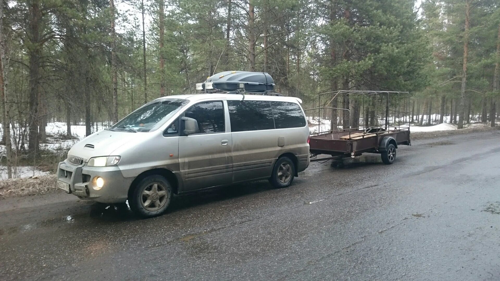 Хендай Старекс с прицепом. Фаркоп Хендай Старекс 2003 года выпуска. Фото прицепного на Хундай Старекс 2003. Картинка система канисанр Хендай Старекс ГАЗ 2000. Старекс 2001 год