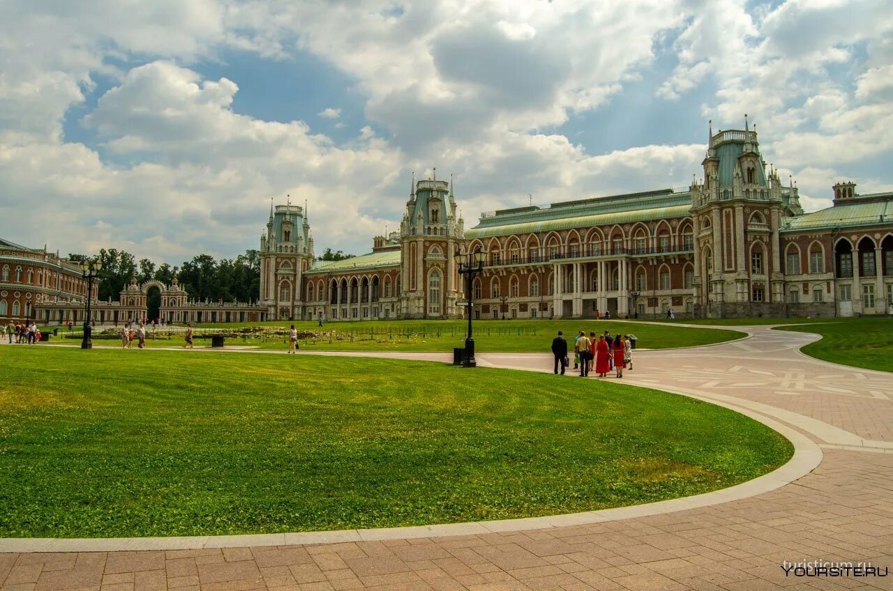 Достопримечательности парка царицыно. Музей усадьба Царицыно. Парк музей Царицыно. Царицыно (дворцово-парковый ансамбль). Большой дворец в Царицыно.