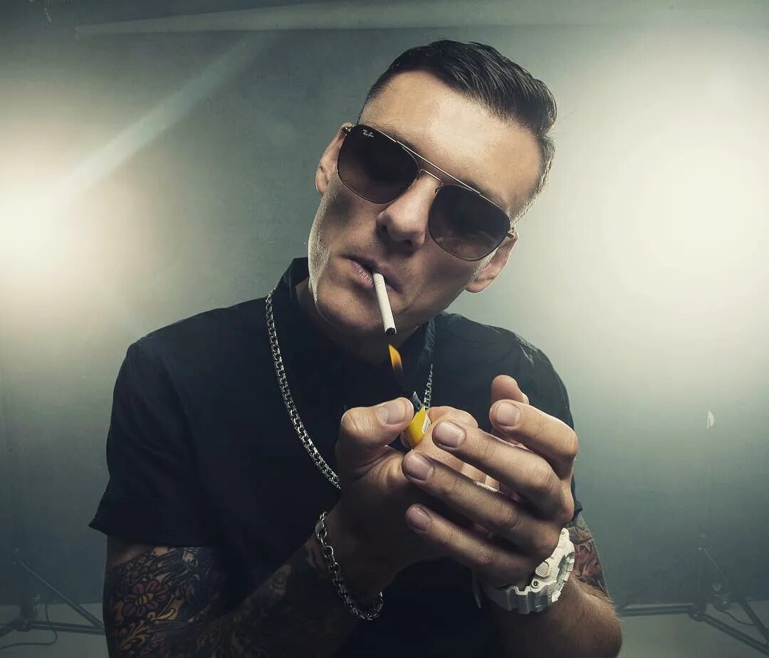 тонах и тем более