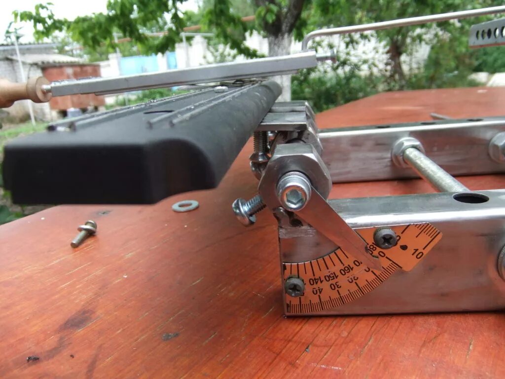 Приспособление для ножей. Самодельная точилка для ножей. приспособление для заточки. самодельный станок для заточки ножей. приспособления для ручной заточки ножей.