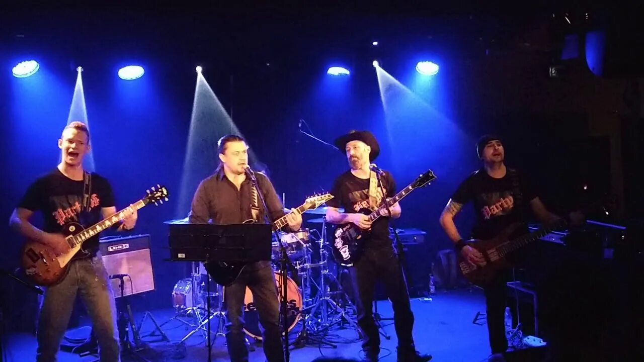 Lui итальянская песня. Грузинская группа перепела итальянскую песню. Грузинская группа перепела итальянскую песню. Грузинское застолье. Грузинская группа перепела итальянскую песню.