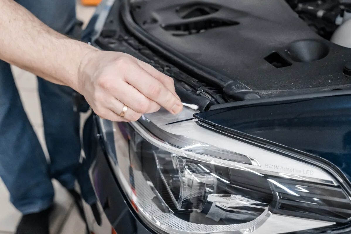 Поменять фары на бмв. Поменять фары на бмв. Полиуретановая пленка стэк для фар. Регулировка фар bmw g30. Фар бмв ф10 лазер.