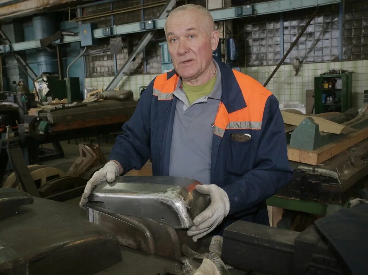 Рихтовка кузова автомобиля. Автосервис. Жестянщик. Цех по изготовлению вентиляции. Найти жестянщика.