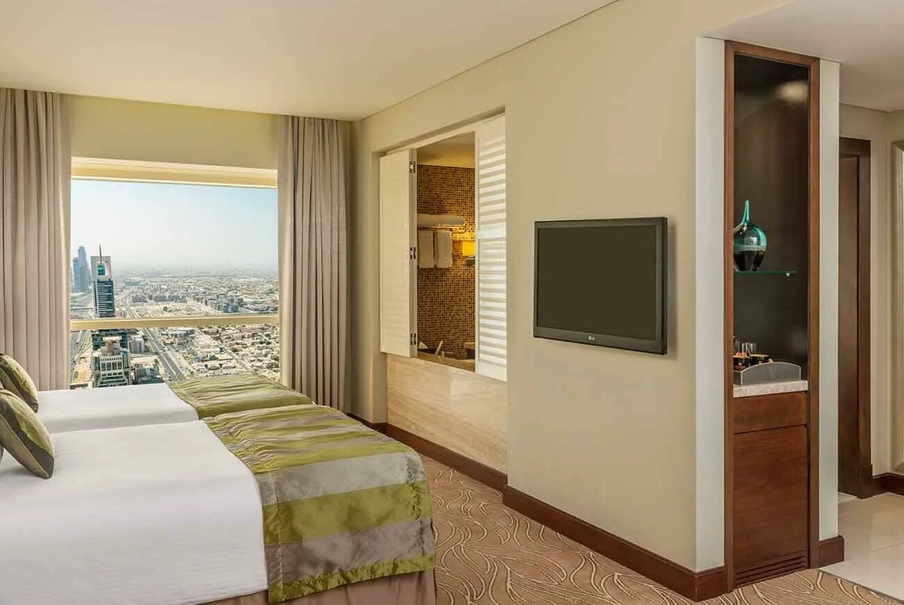 Отель the tower plaza hotel dubai 5*. Отель the tower plaza hotel dubai 5*. Chelsea plaza hotel dubai. Millennium plaza hotel dubai 5. Миллениум плаза дубай.